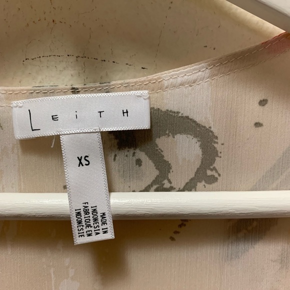 Leith High Low Ruffle Sheer Floral Top NWT Size XS - Picture 5 of 6